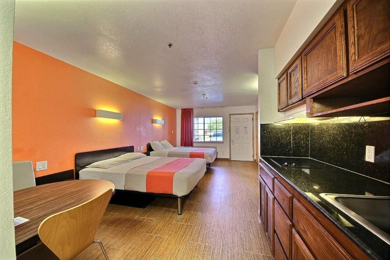 Motel 6-Edinburg, Tx ภายนอก รูปภาพ