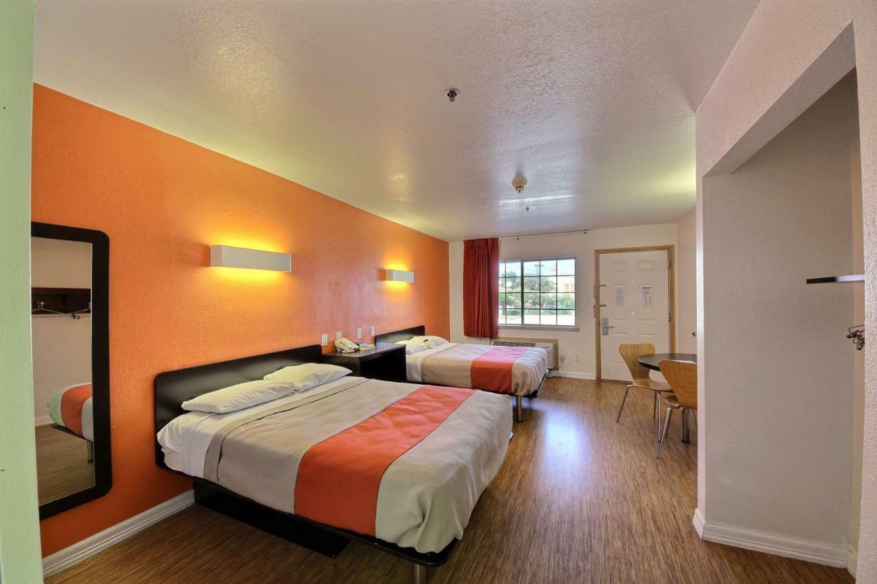 Motel 6-Edinburg, Tx ภายนอก รูปภาพ