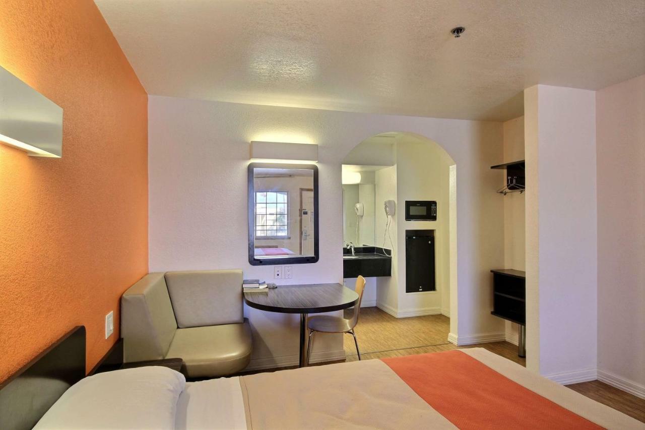 Motel 6-Edinburg, Tx ภายนอก รูปภาพ