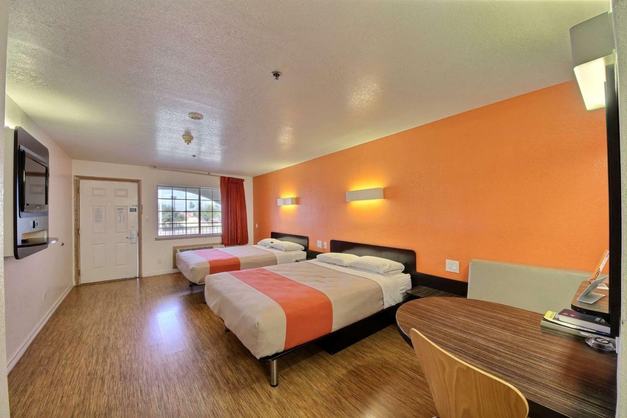 Motel 6-Edinburg, Tx ภายนอก รูปภาพ