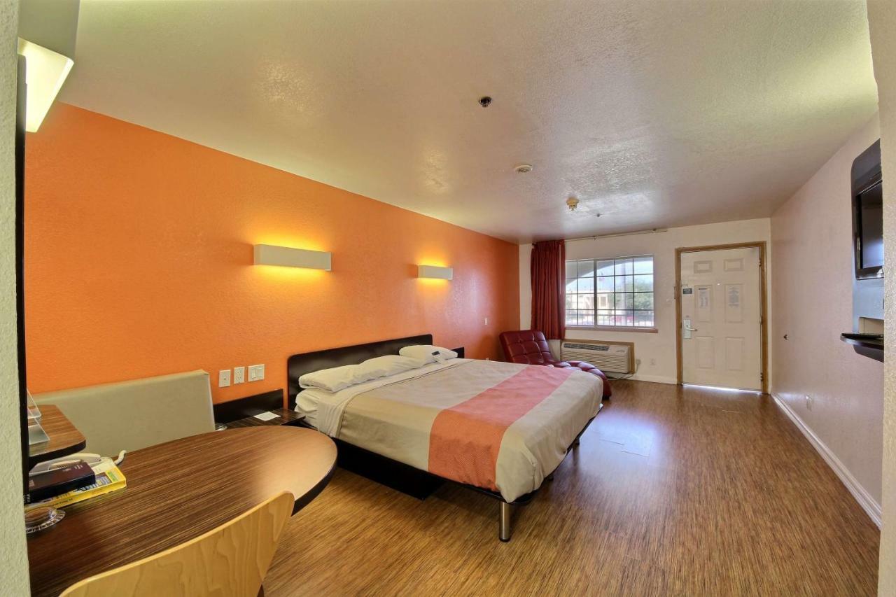 Motel 6-Edinburg, Tx ภายนอก รูปภาพ