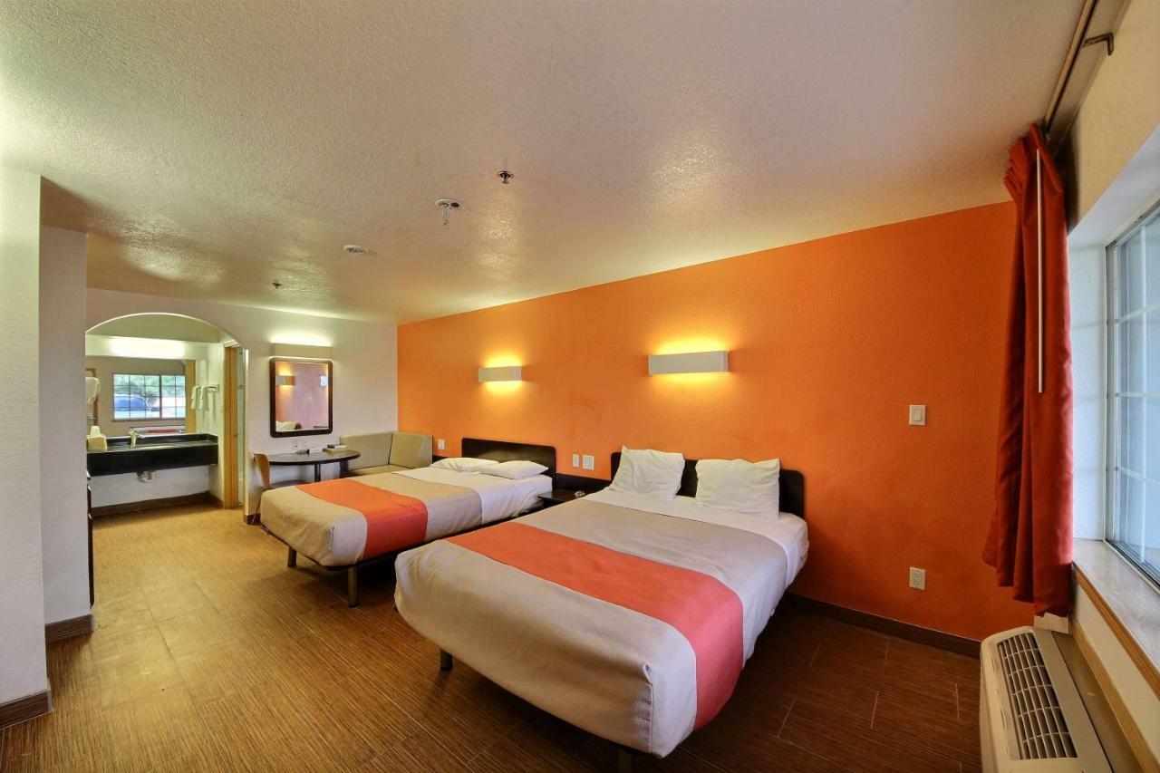 Motel 6-Edinburg, Tx ภายนอก รูปภาพ