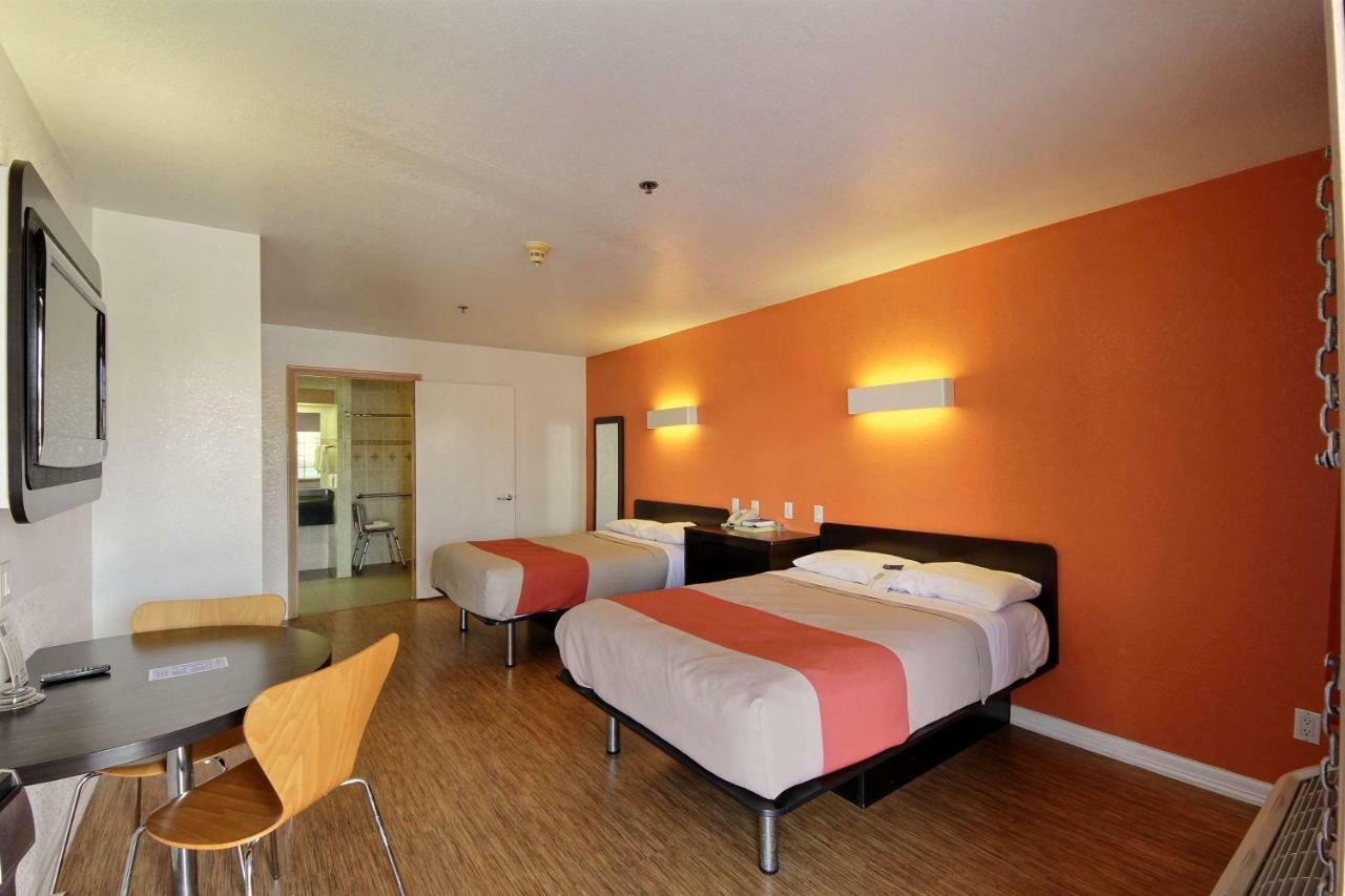 Motel 6-Edinburg, Tx ภายนอก รูปภาพ