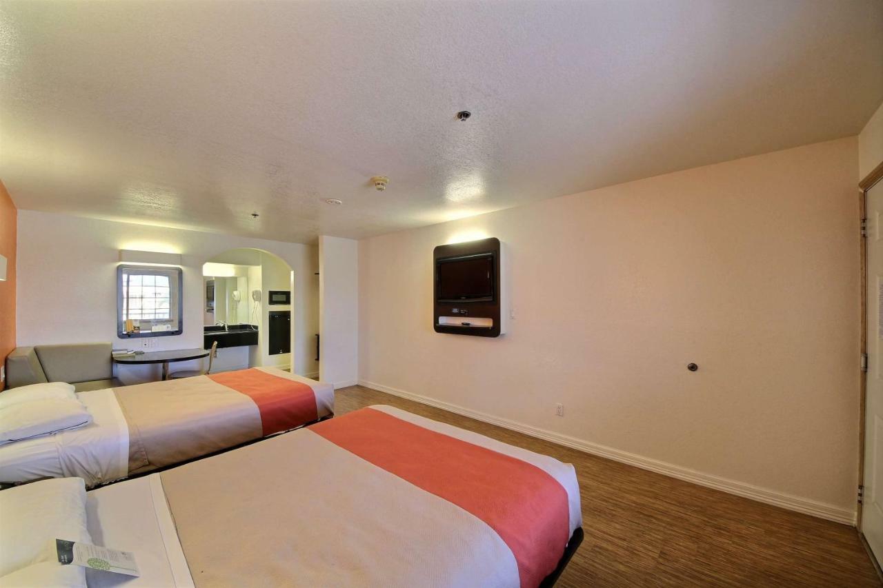 Motel 6-Edinburg, Tx ภายนอก รูปภาพ